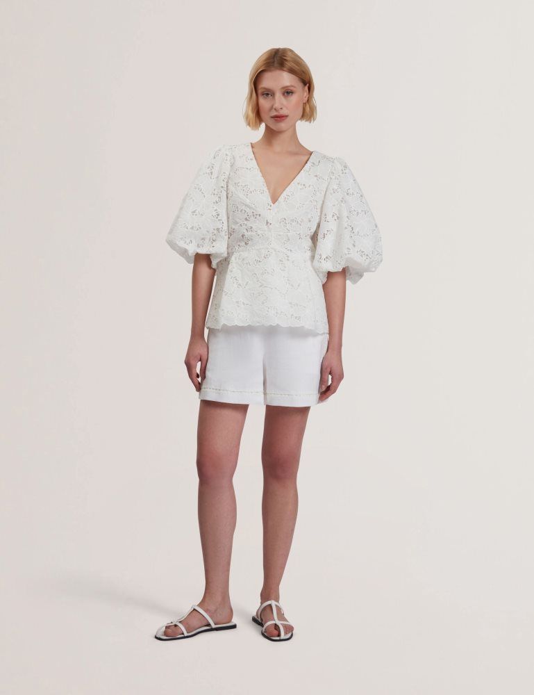Ted Baker Ellari - Lace Puff Sleeve V-neck Peplum Top Blanche | 328571-HWP