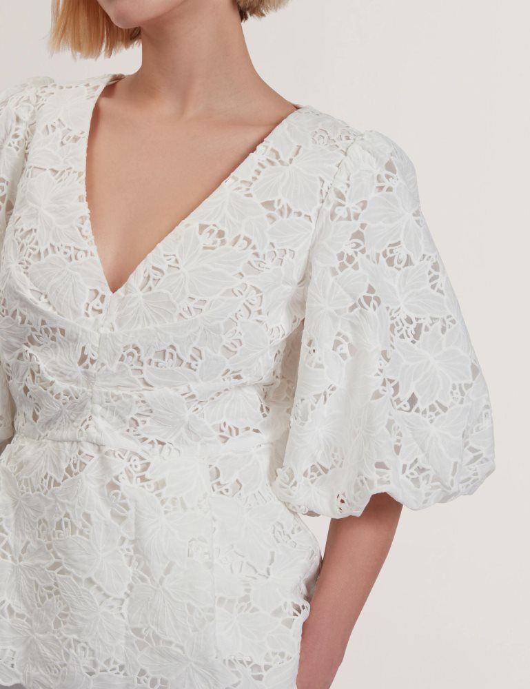 Ted Baker Ellari - Lace Puff Sleeve V-neck Peplum Top Blanche | 328571-HWP
