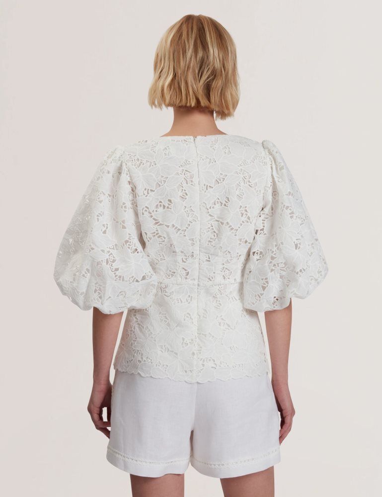 Ted Baker Ellari - Lace Puff Sleeve V-neck Peplum Top Blanche | 328571-HWP