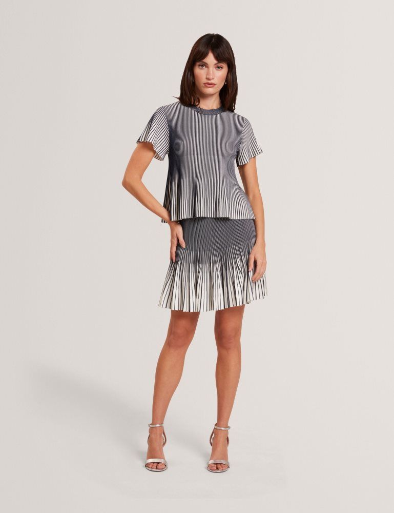 Ted Baker Hethrr - Textured Knit Fluted Short Sleeve Top Bleu Marine | 235986-ZJV