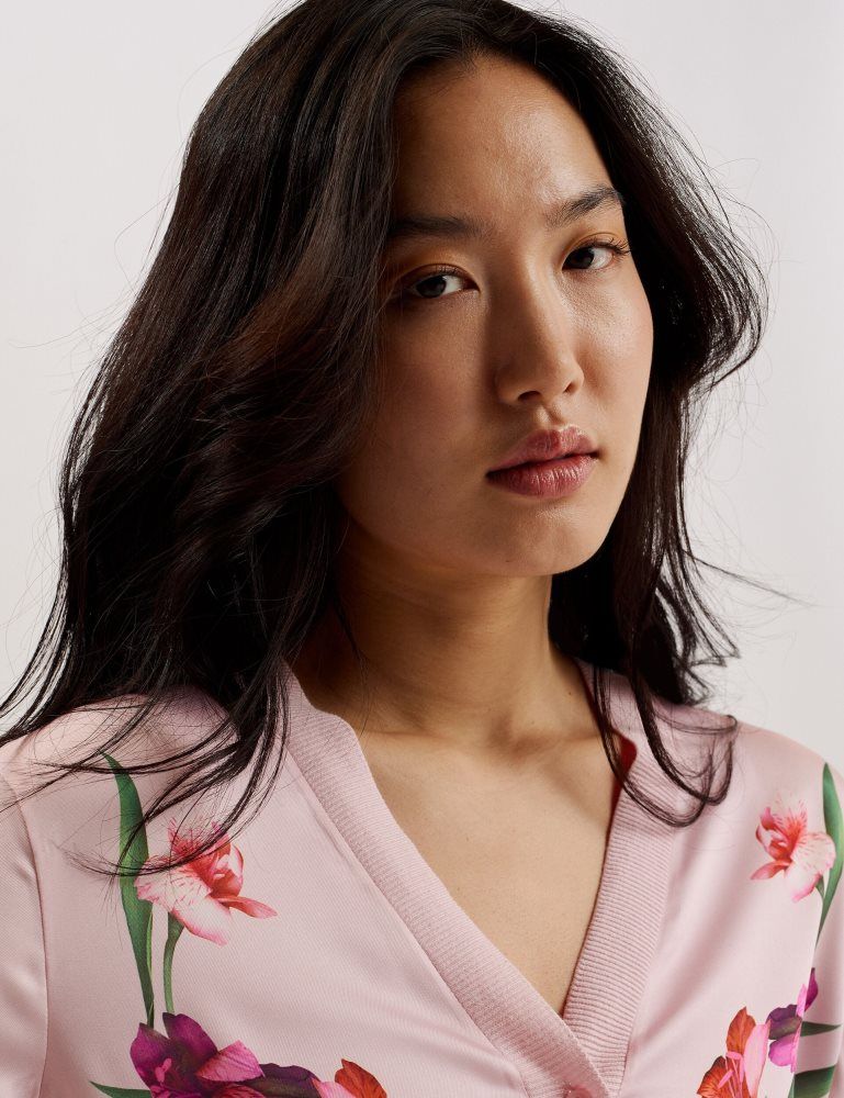 Ted Baker Meralll - Floral Woven Front V-neck Cardigan Rose | 136985-WNM
